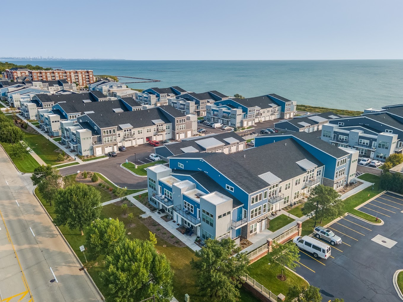Large-scale window cleaning